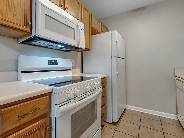 2738 W Tharpe St #404 — Photo 14