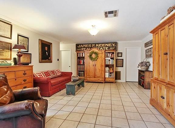 4th image of 20 Brittany Dr
