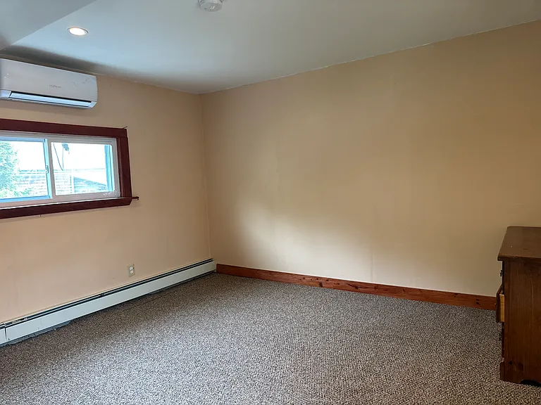 395 Plymouth St — Photo 4