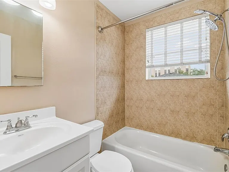 601 Swann Dr — Photo 20