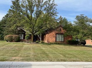 36508 Valley Ridge Dr, Farmington Hills, MI 48331