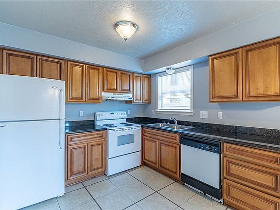 2nd image of 807 San Pedro Dr #C