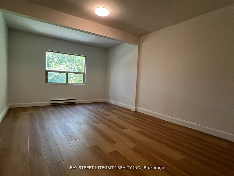 204 Greenfield Ave — Photo 4