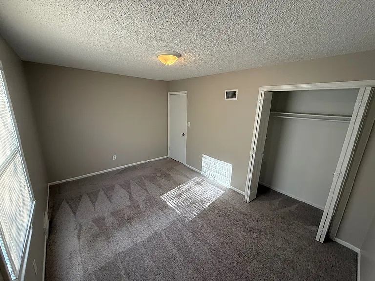 403 Hawthorne Court — Photo 6