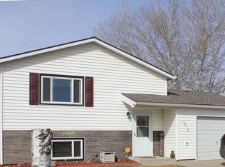 1815 6th Ave E, Williston, ND 58801