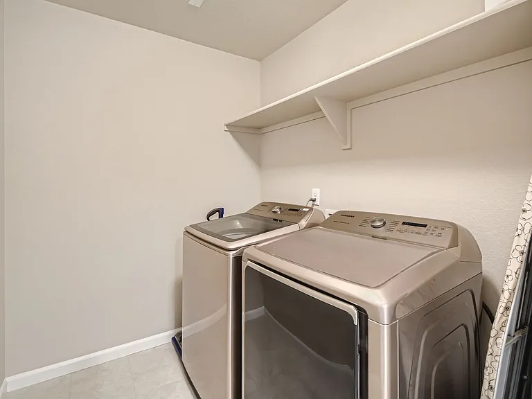 11703 Niagara St — Photo 23