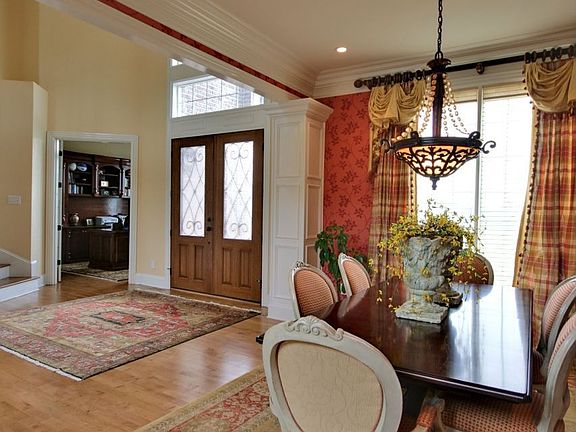 3rd image of 709 Chinkapin Dr