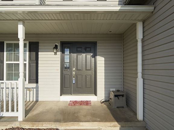 3rd image of 126 Chapel Hill Cir