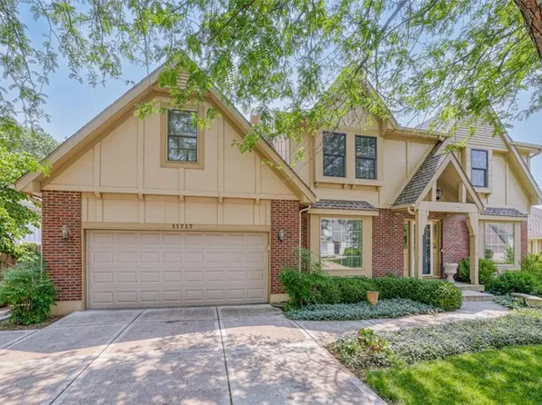 11717 Hardy St, Overland Park, KS 66210