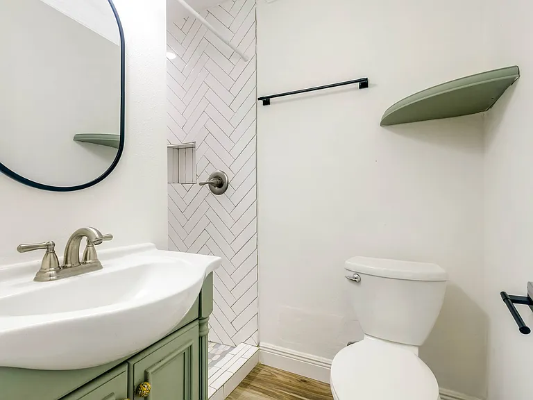 308 Hollywood Blvd SE — Photo 31