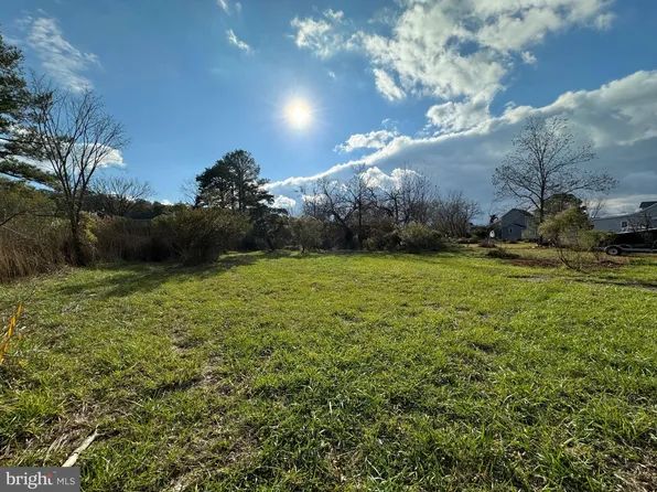 1 Three S 1st St, Crisfield, MD 21817