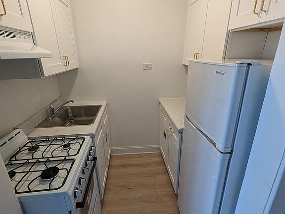 3rd image of 1701 W North Shore Ave APT 3A