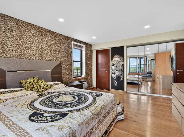 2546 E 13th St APT E16, Brooklyn, NY 11235