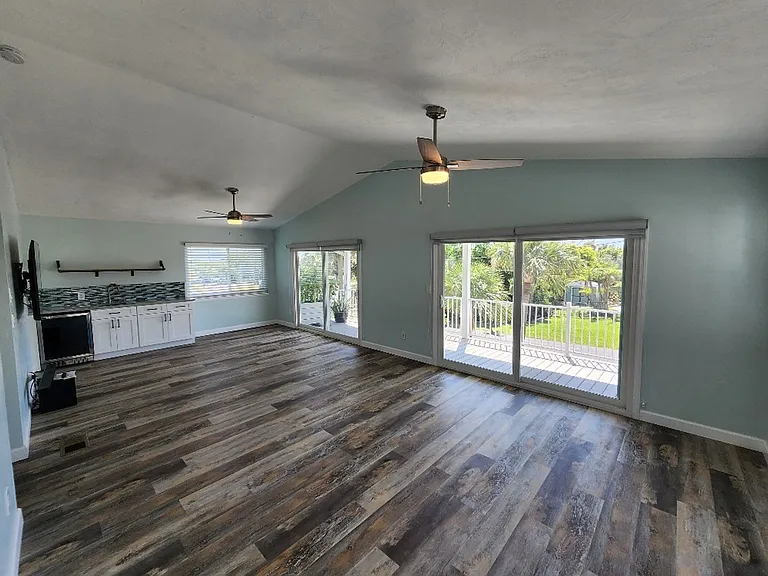 110 Surf St — Photo 17