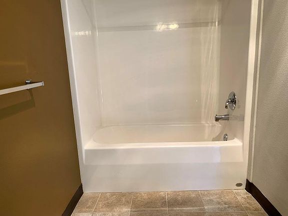Bathtub/shower