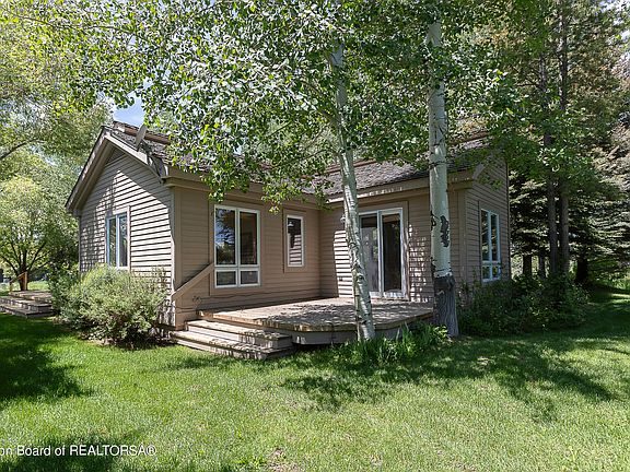 3rd image of 950 E Sagebrush Dr