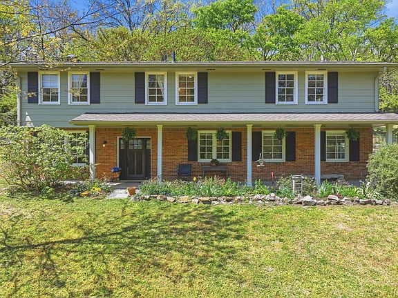 2nd image of 815 Rodney Dr