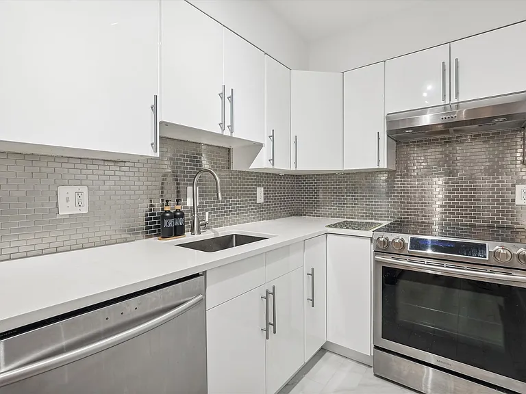 7621 Tremayne Pl #111 — Photo 10