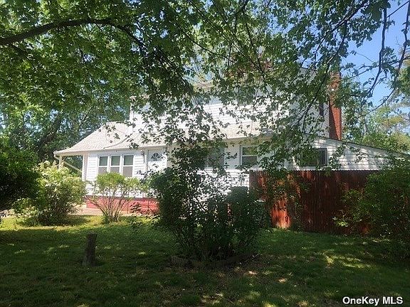 3rd image of 154 Twin Lawns Ave