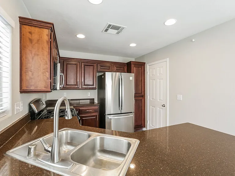9469 Diamond Bridge Ave — Photo 8