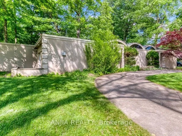 2419 Lionheart Cres, Mississauga, ON L5K 1S4