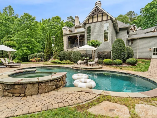 9105 Island Point Rd, Charlotte, NC 28278