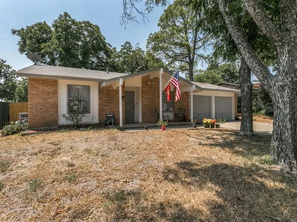 1311 Johns Dr, Euless, TX 76039