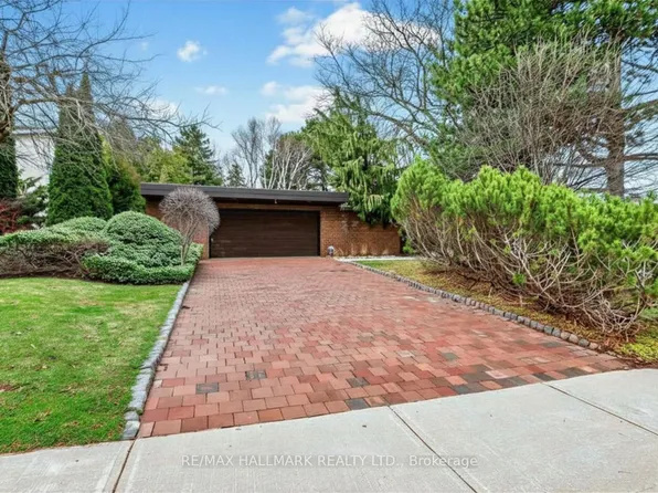 16 Royal Oak Dr, Toronto, ON M3C 2M2