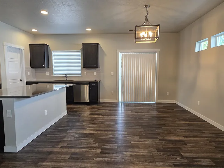 3313 S Daybreak Ave — Photo 4