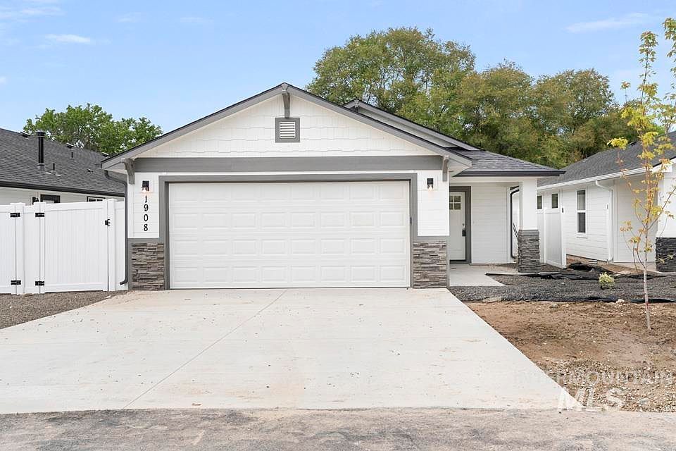 1st image of 1908 Oregon Ln