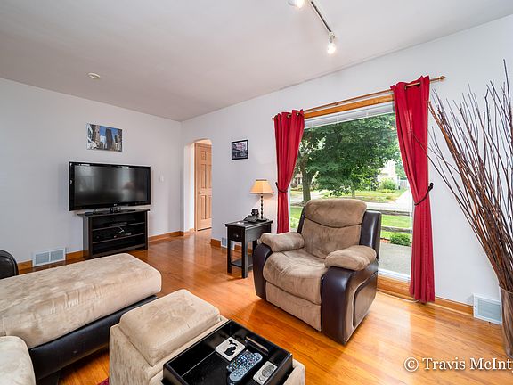 4th image of 656 Ottillia St SE