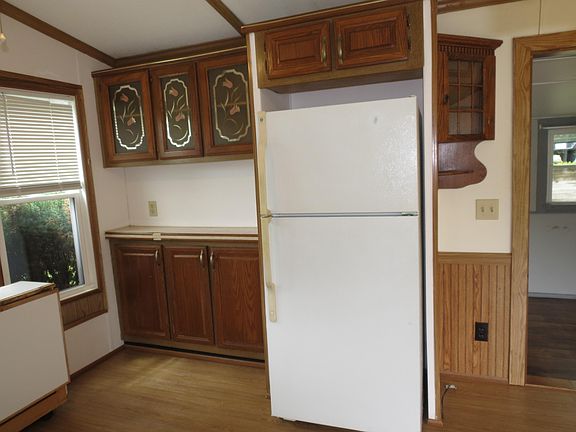 4th image of 16 Bay Ln