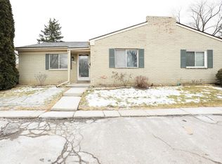 26065 Franklin Pointe Dr, Southfield, MI 48034