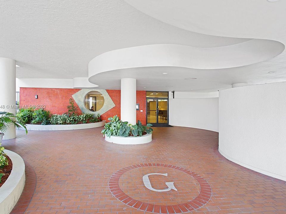 1st image of 1621 Collins Ave APT 901