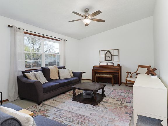 3rd image of 2820 Phillip Pl