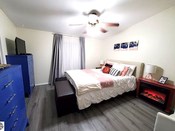 3rd image of 31 Buckeye Ln