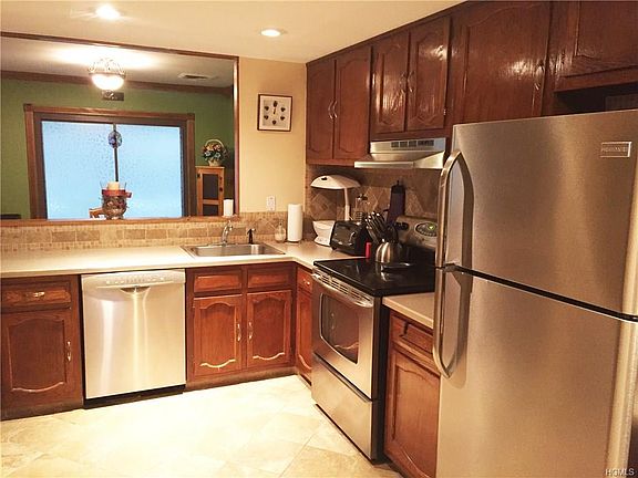 5th image of 208 Treetop Cir