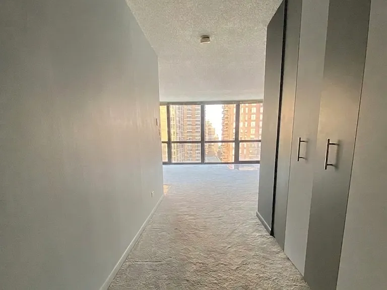 1122 N Clark St #1607 — Photo 6