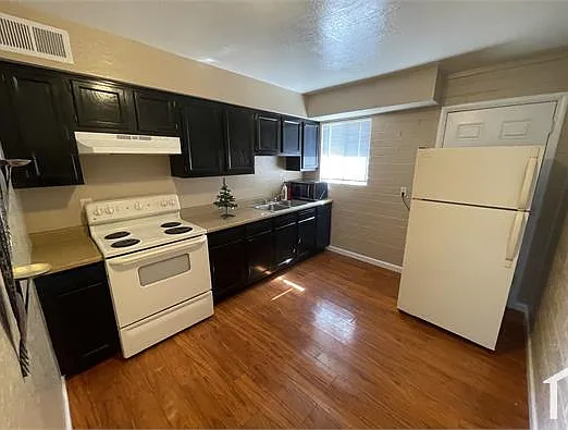 1 bed, 850 sqft, $1,200 — Photo 2