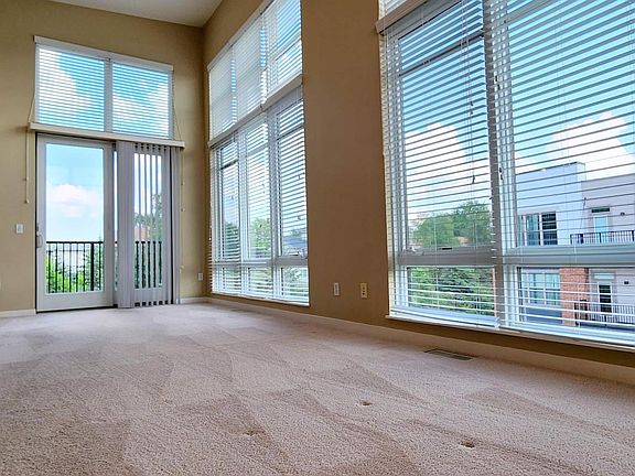 2nd image of 1070 Grandview Ct NE APT 415