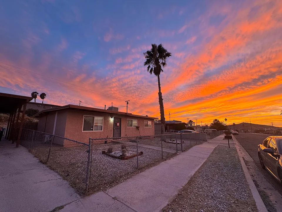 1110 E Pueblo Dr