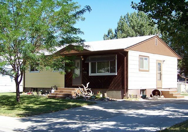 1st image of 809 Yvonne Dr