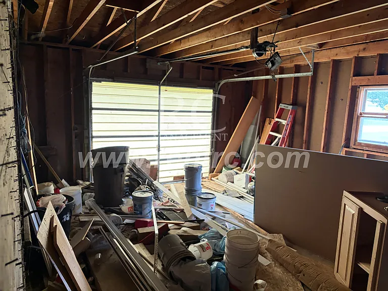 102 S New St — Photo 6
