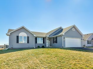 196 Autumnwood Ln, Davis Junction, IL 61020