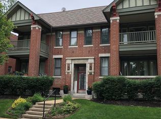 5833 Nina Pl APT 2E, Saint Louis, MO 63112