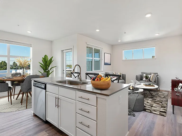 Pacific Valley Apartments — Photo 1