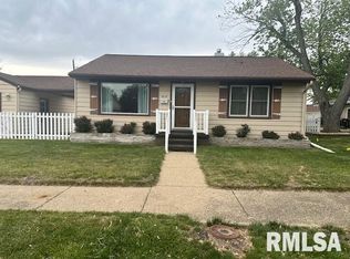 1414 Anna Rd, Pekin, IL 61554
