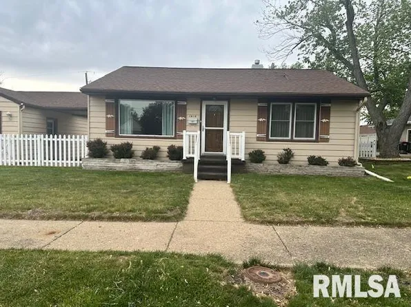 1414 Anna Rd, Pekin, IL 61554