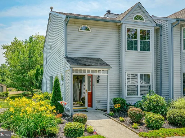 712 Lakefront Cir, Absecon, NJ 08205