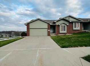 11607 Bayview Dr, Papillion, NE 68133